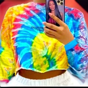 Rare Vibrant Colors Casual Long Sleeve Comfort Tie Dye Raw Edge Trim Crop Top